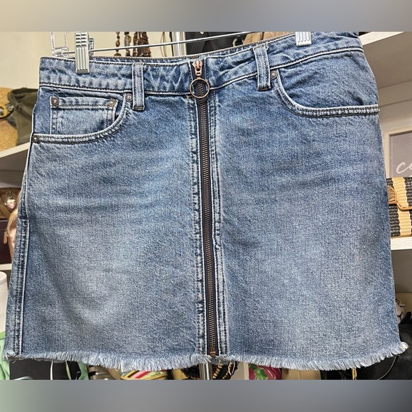 We The Free Dresses & Skirts - We The Free- NWOT, denim miniskirt, full length zipper, classic, boho, raw hem S